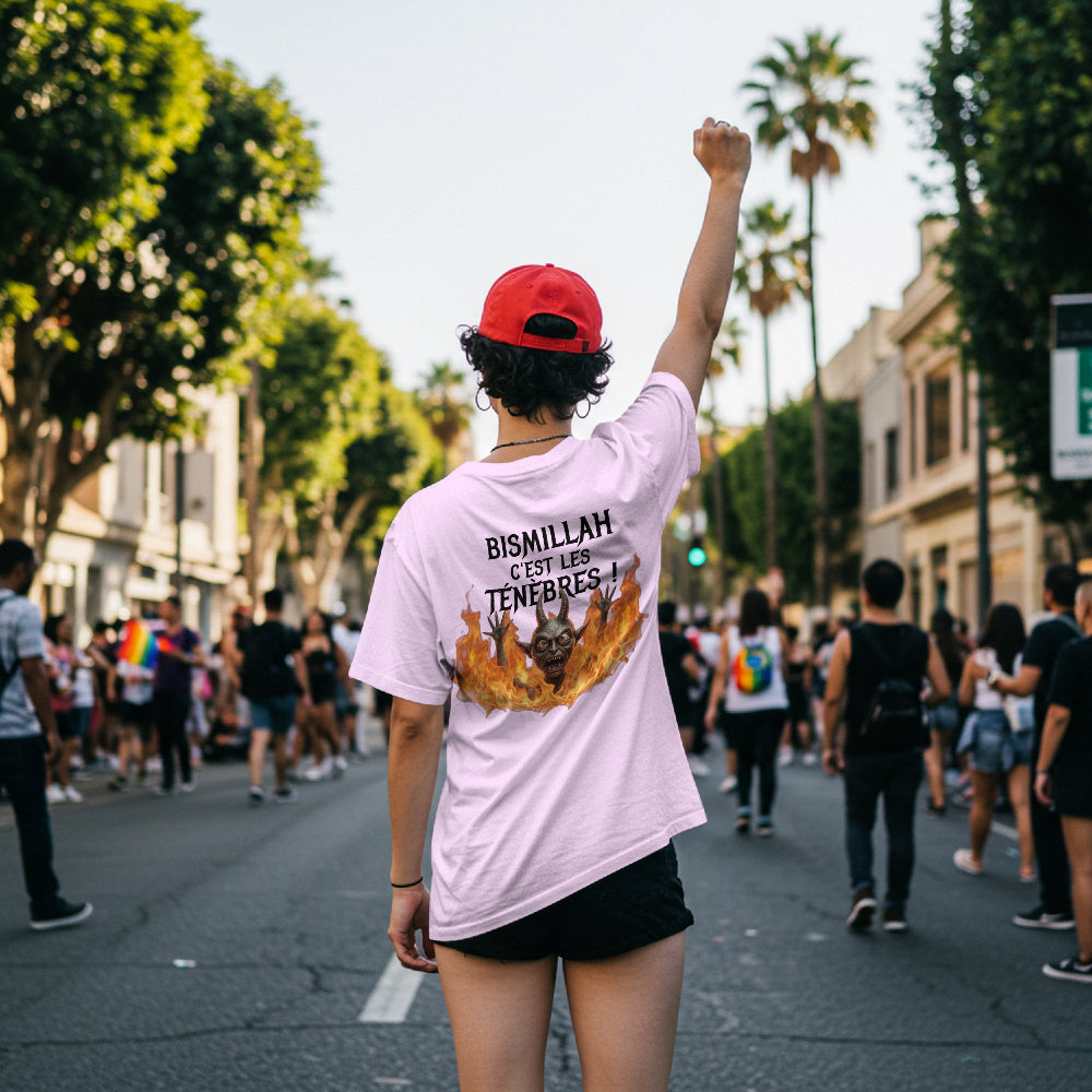 T-shirt rose « Bismillah, c'est les ténèbres ! » édition limitée – Gauche'Up, photo 2